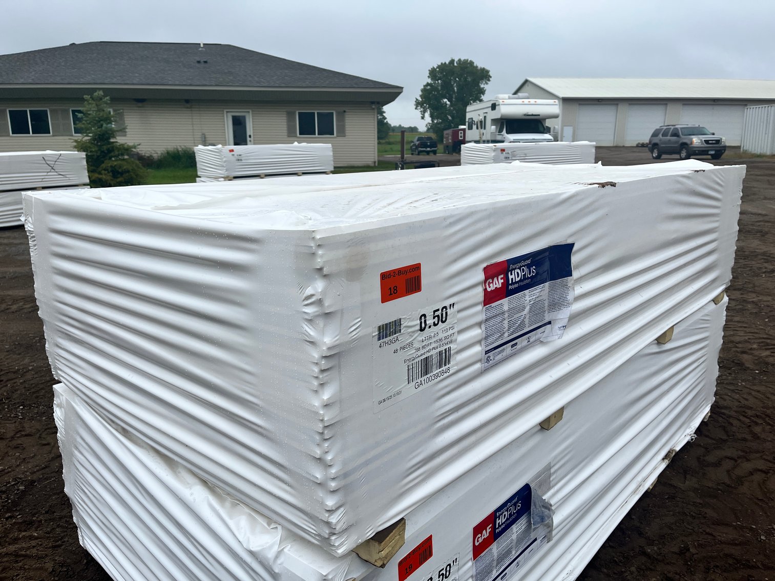 GAF EnergyGuard Polyiso Insulation & 16' Deckorators Slotted Composite Deck Boards (148183)