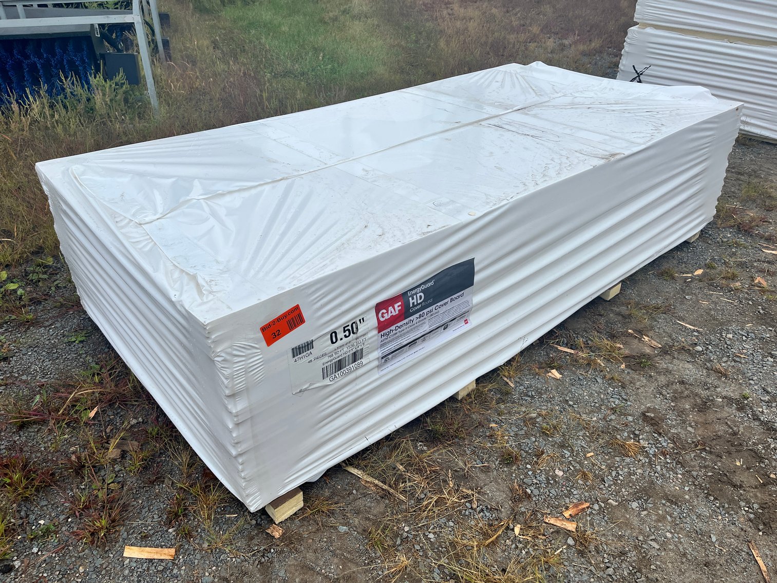 GAF EnergyGuard Polyiso Insulation & 16' Deckorators Slotted Composite Deck Boards (148183)