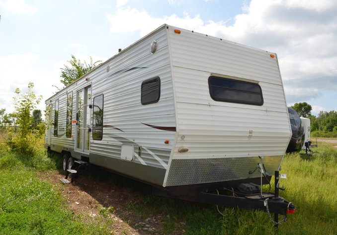 Image for (19) Campers: Motorhome, Travel Trailers, 5th Wheels (147776)