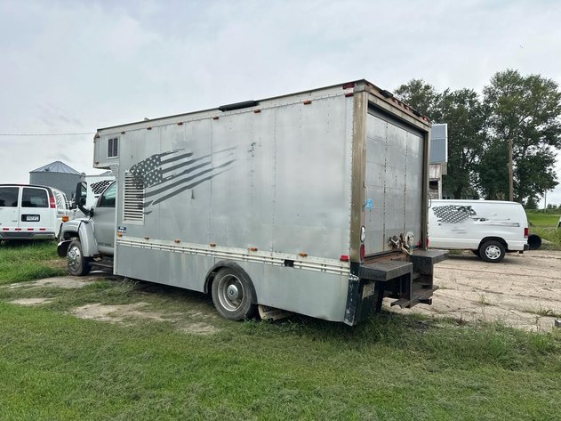 Image for 2004 Chevrolet 4500 Van Body With Spray Foam Unit (150322)