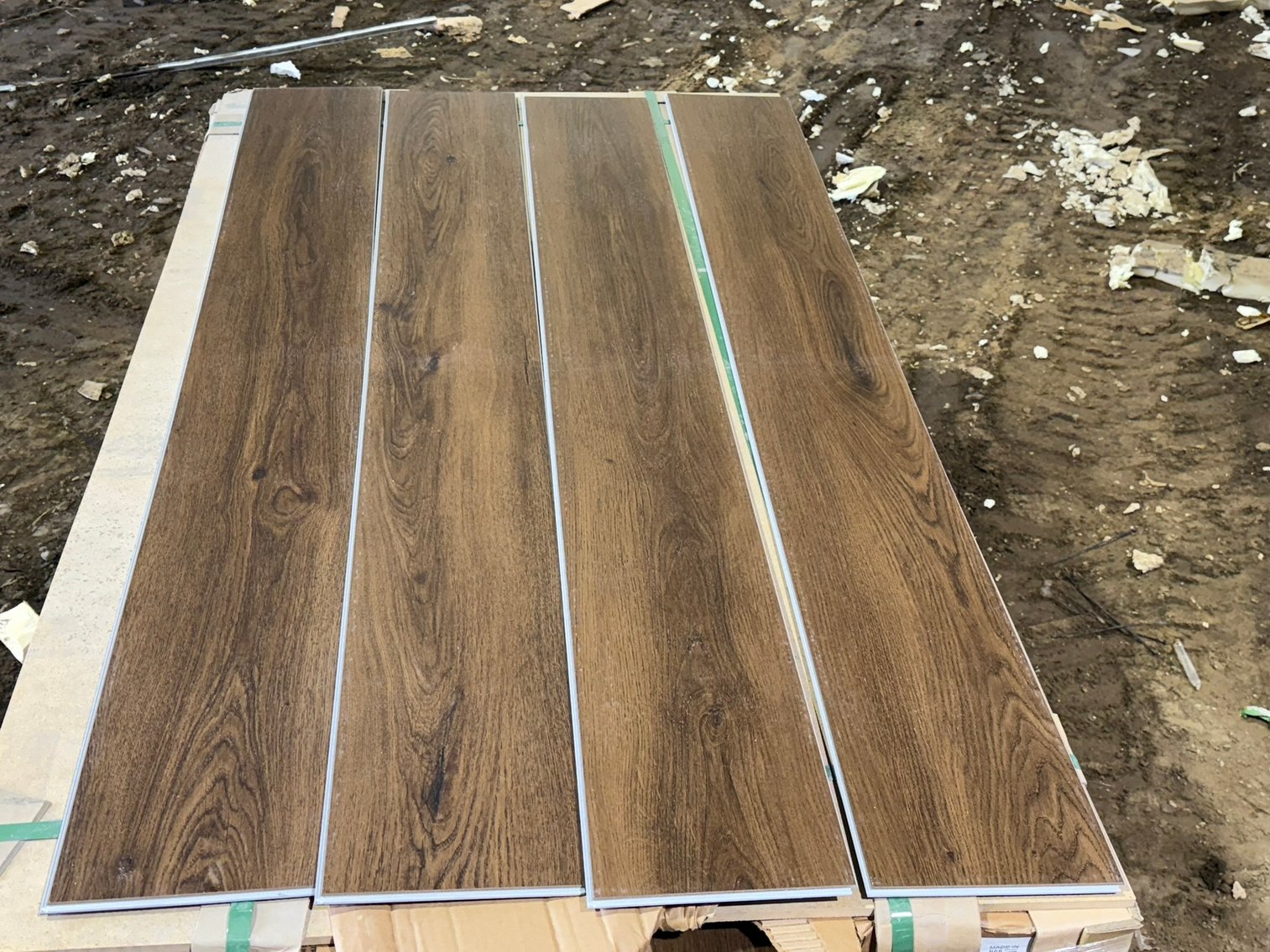 Waterproof Luxury Vinyl Click Plank Flooring (150994)