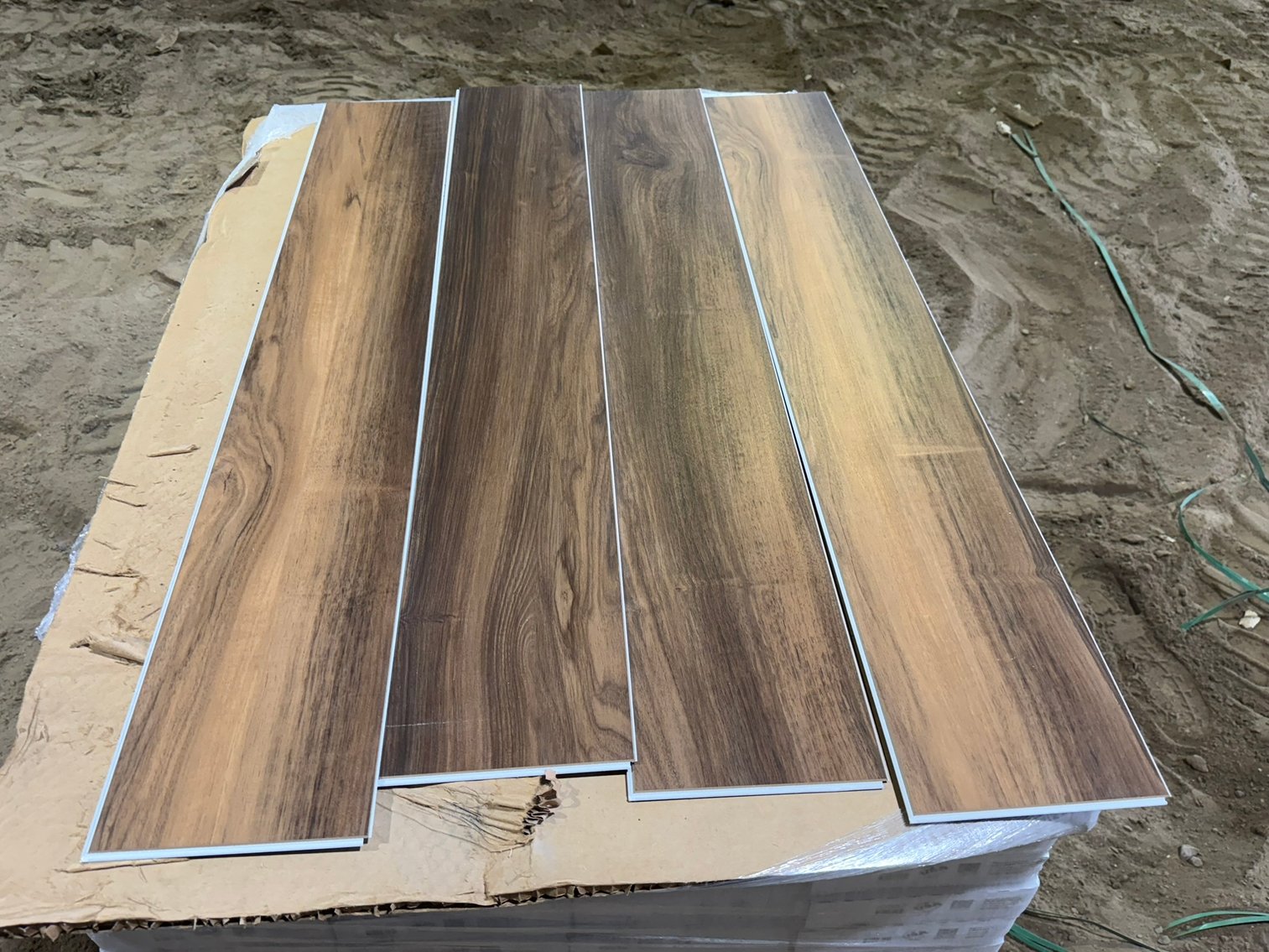 Waterproof Luxury Vinyl Click Plank Flooring (150934)