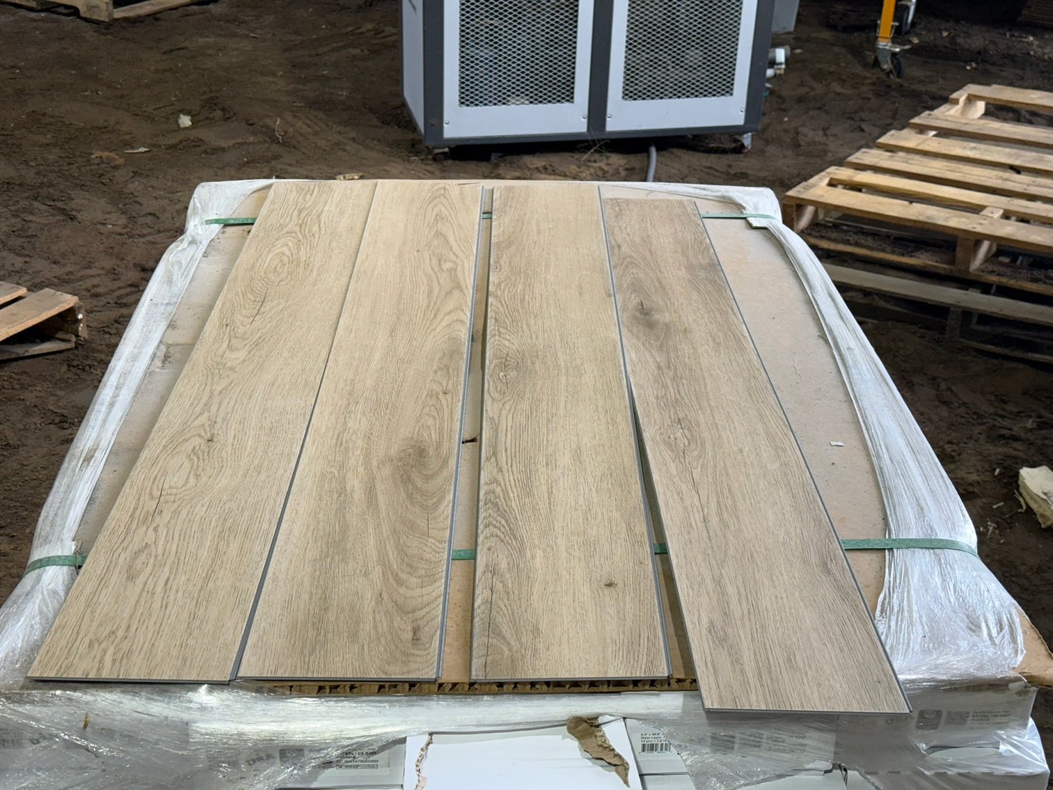 Waterproof Luxury Vinyl Click Plank Flooring (150994)