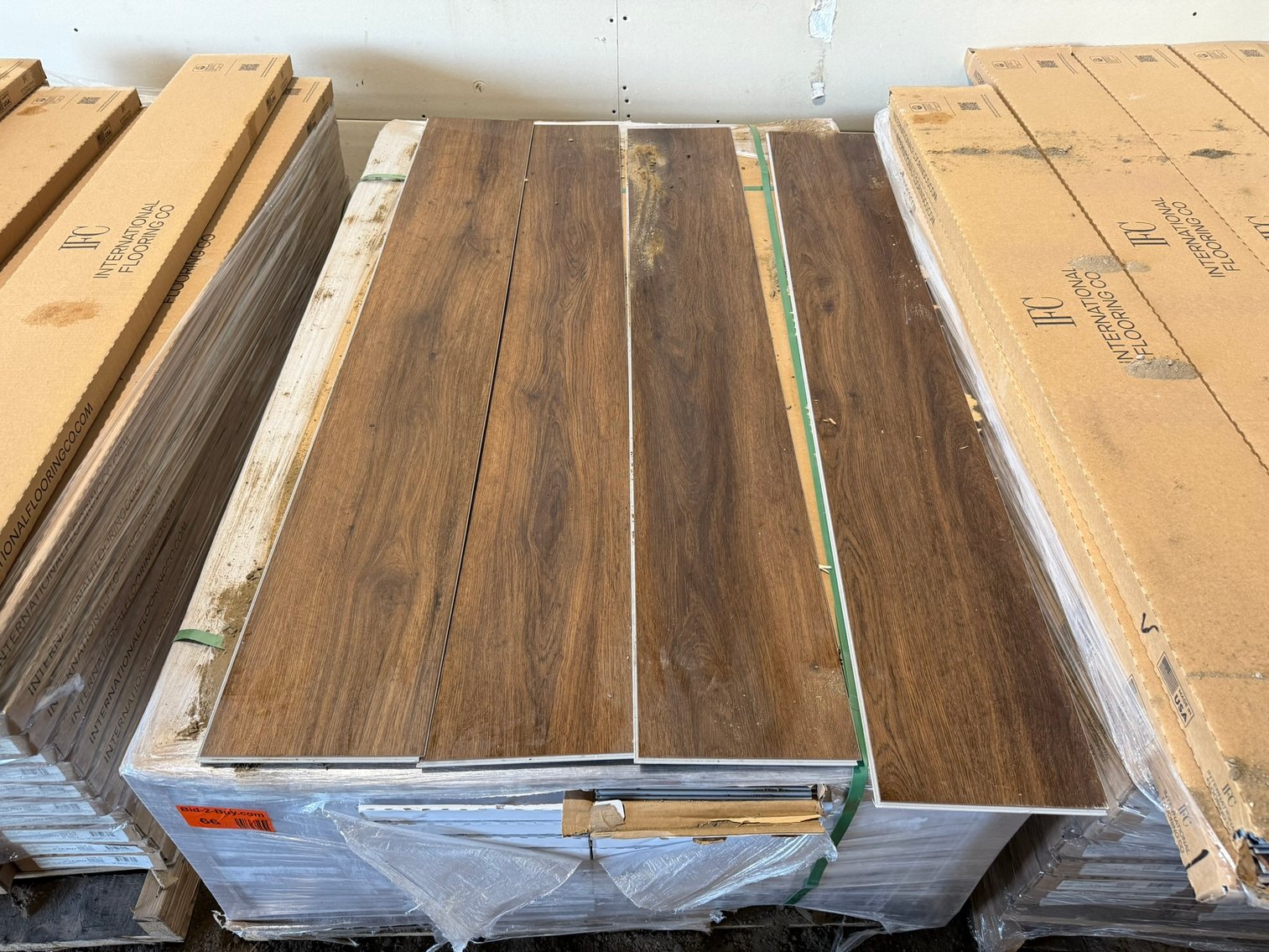 Waterproof Luxury Vinyl Click Plank Flooring (150934)