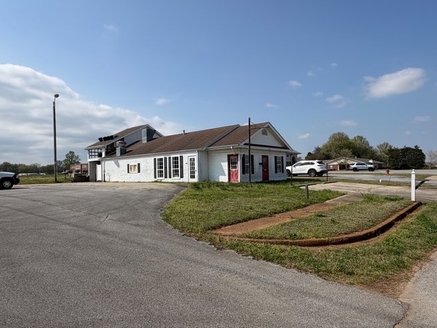 Image for Online Auction!  Former Restaurant Building & 0.60 Acre+/- in Muscle Shoals, Alabama!