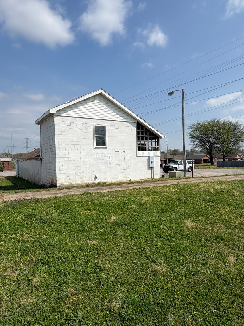 Image for Online Auction!  Former Restaurant Building & 0.60 Acre+/- in Muscle Shoals, Alabama!
