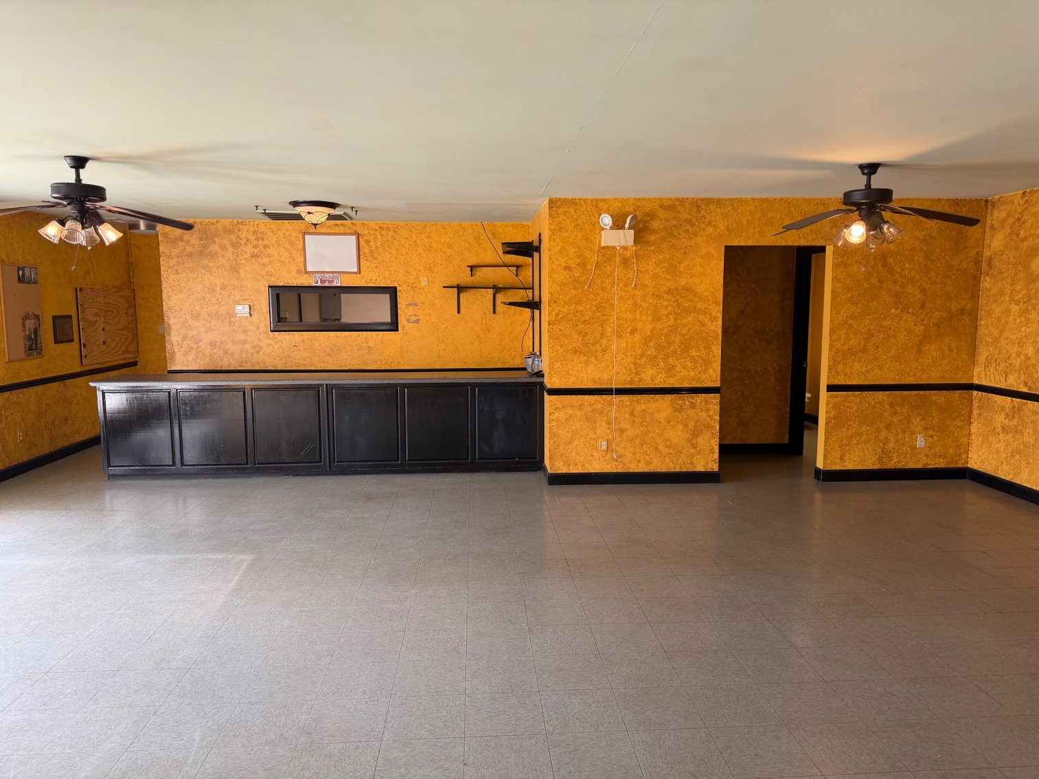 Image for Online Auction!  Former Restaurant Building & 0.60 Acre+/- in Muscle Shoals, Alabama!