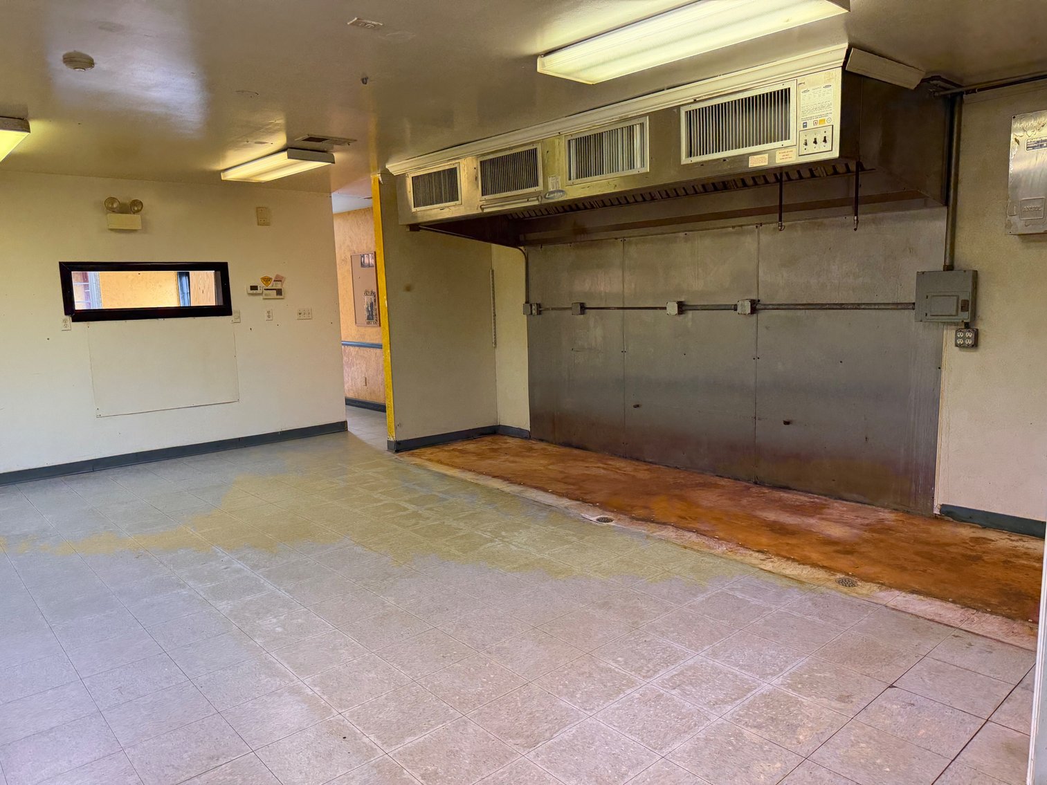 Image for Online Auction!  Former Restaurant Building & 0.60 Acre+/- in Muscle Shoals, Alabama!