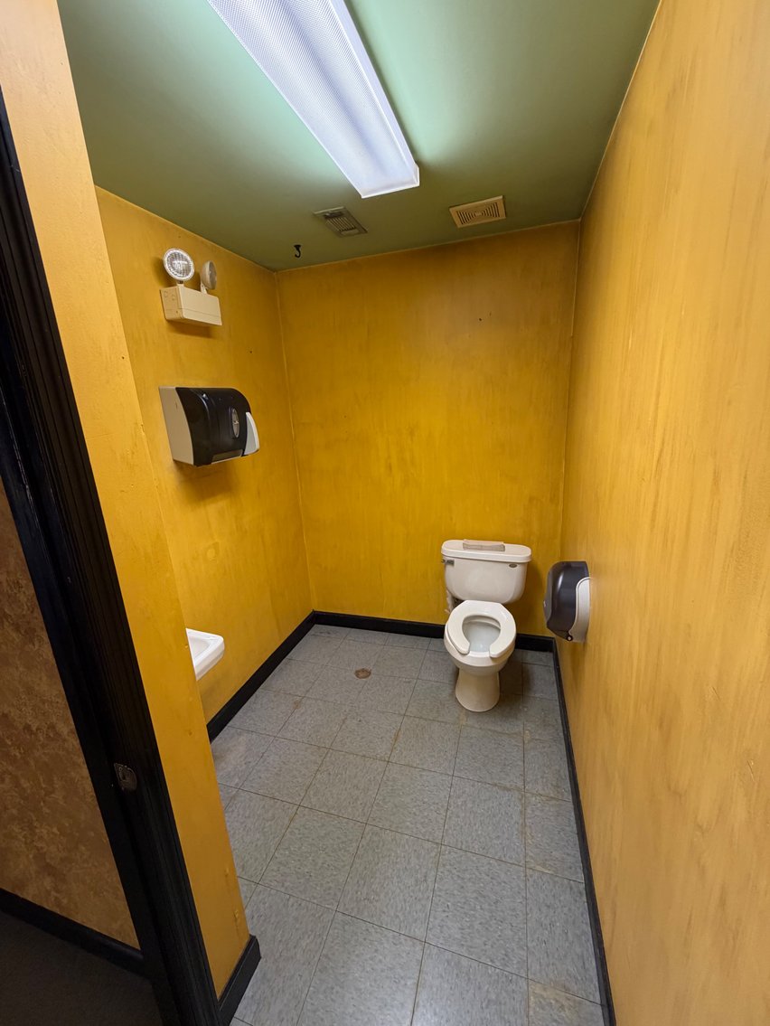 Image for Online Auction!  Former Restaurant Building & 0.60 Acre+/- in Muscle Shoals, Alabama!