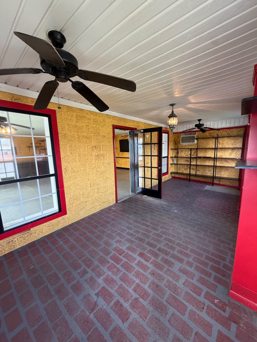 Image for Online Auction!  Former Restaurant Building & 0.60 Acre+/- in Muscle Shoals, Alabama!