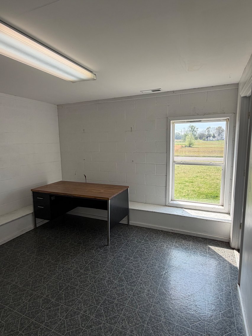 Image for Online Auction!  Former Restaurant Building & 0.60 Acre+/- in Muscle Shoals, Alabama!