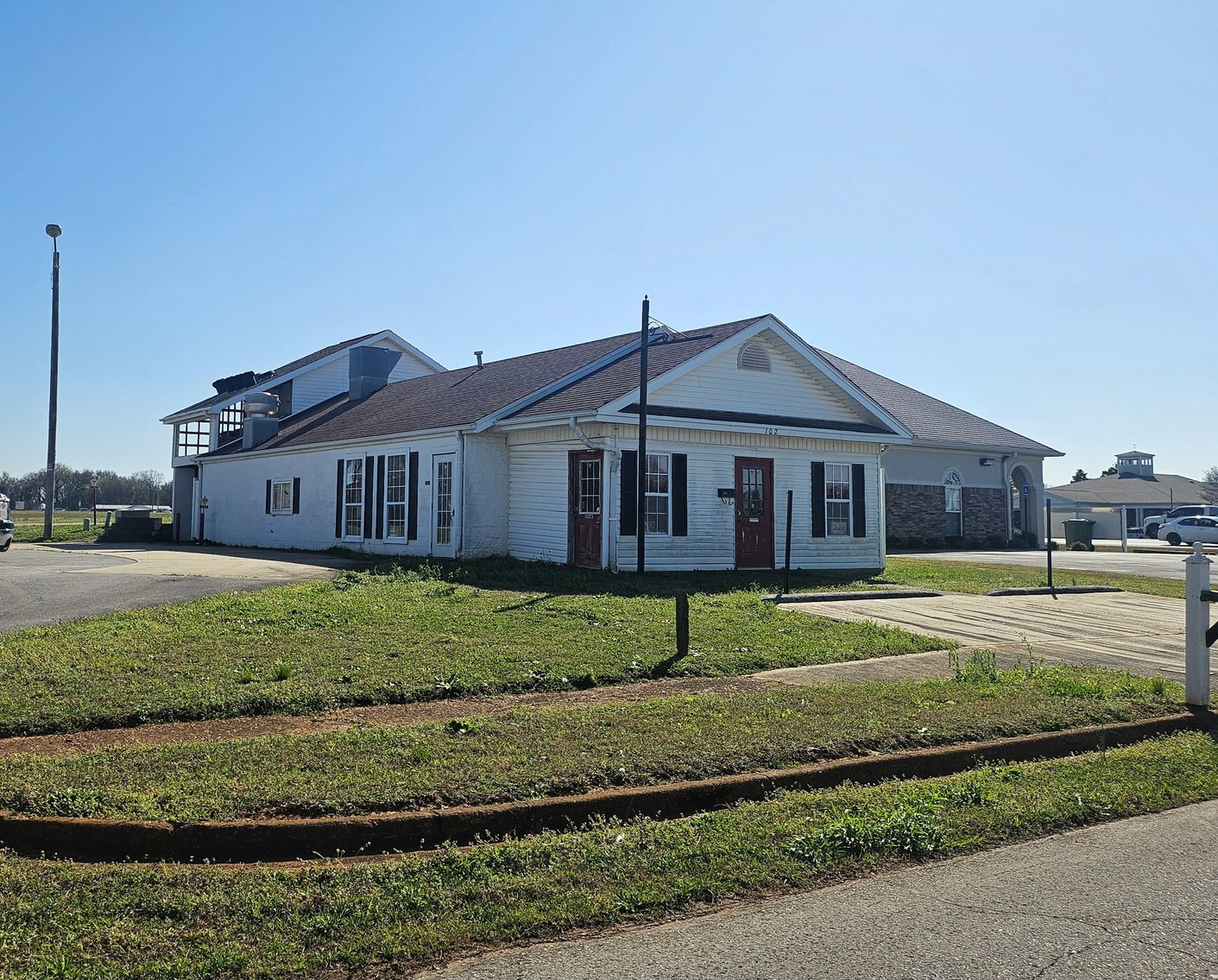 Image for Online Auction!  Former Restaurant Building & 0.60 Acre+/- in Muscle Shoals, Alabama!