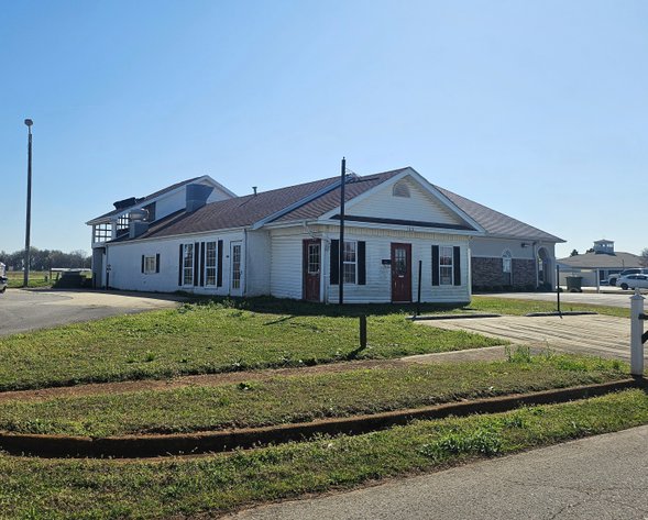 Image for Online Auction!  Former Restaurant Building & 0.60 Acre+/- in Muscle Shoals, Alabama!