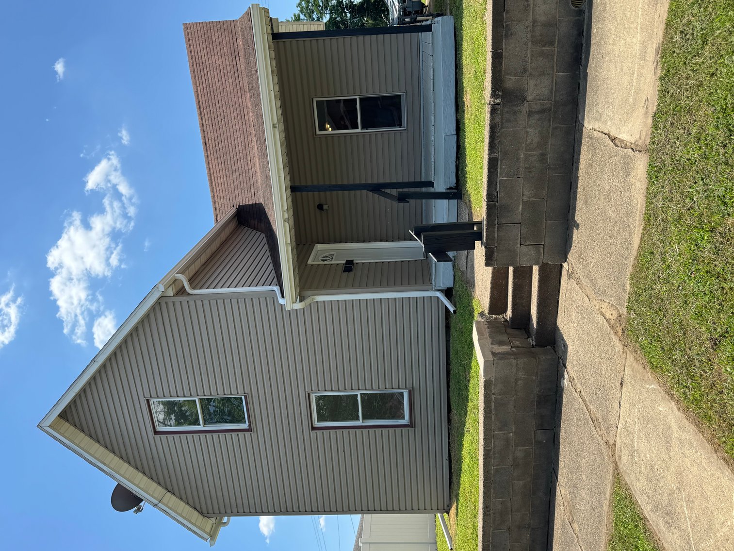 Image for 3-bed, 1-bath home on S 6th St,