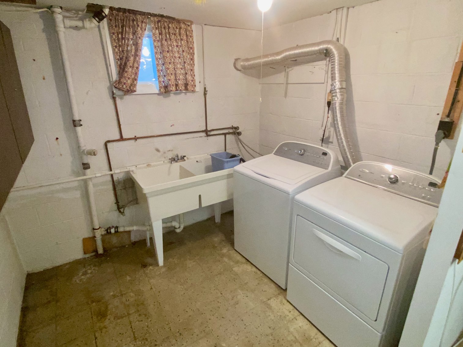 Image for 3 BR/1 BA Home w/Basement on .33 +/- Acre Lot in The Heart of Vienna, VA--SELLING to the HIGHEST BIDDER!!