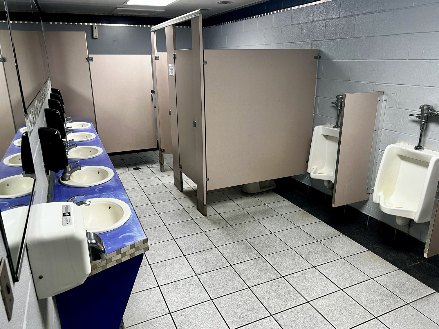 Image for Parcels 1 & 2 Combination -- COMMERCIAL REAL ESTATE: 7.5 +/- Acres w/28,000 +/- sf. Building, 224 Parking Spaces & 900' +/- of I-95 Frontage in Fredericksburg, VA!! ONLINE ONLY BIDDING!!