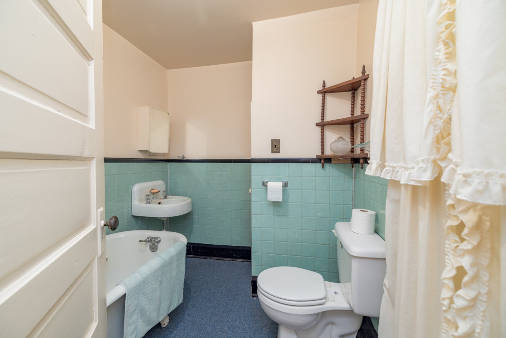 Image for 4 BR/2 BA Home on .22 +/- Acre Downtown Victoria, VA Lot--SELLING to the HIGHEST BIDDER via ONLINE ONLY BIDDING!!