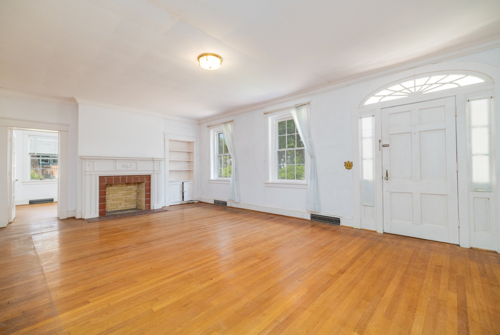 Image for Stately 6 BR/2 BA Solid Brick Home w/Large 4 Bay Garage on 1.69 +/- Acres in Mecklenburg County, VA--SELLING to the HIGHEST BIDDER via ONLINE ONLY BIDDING!!