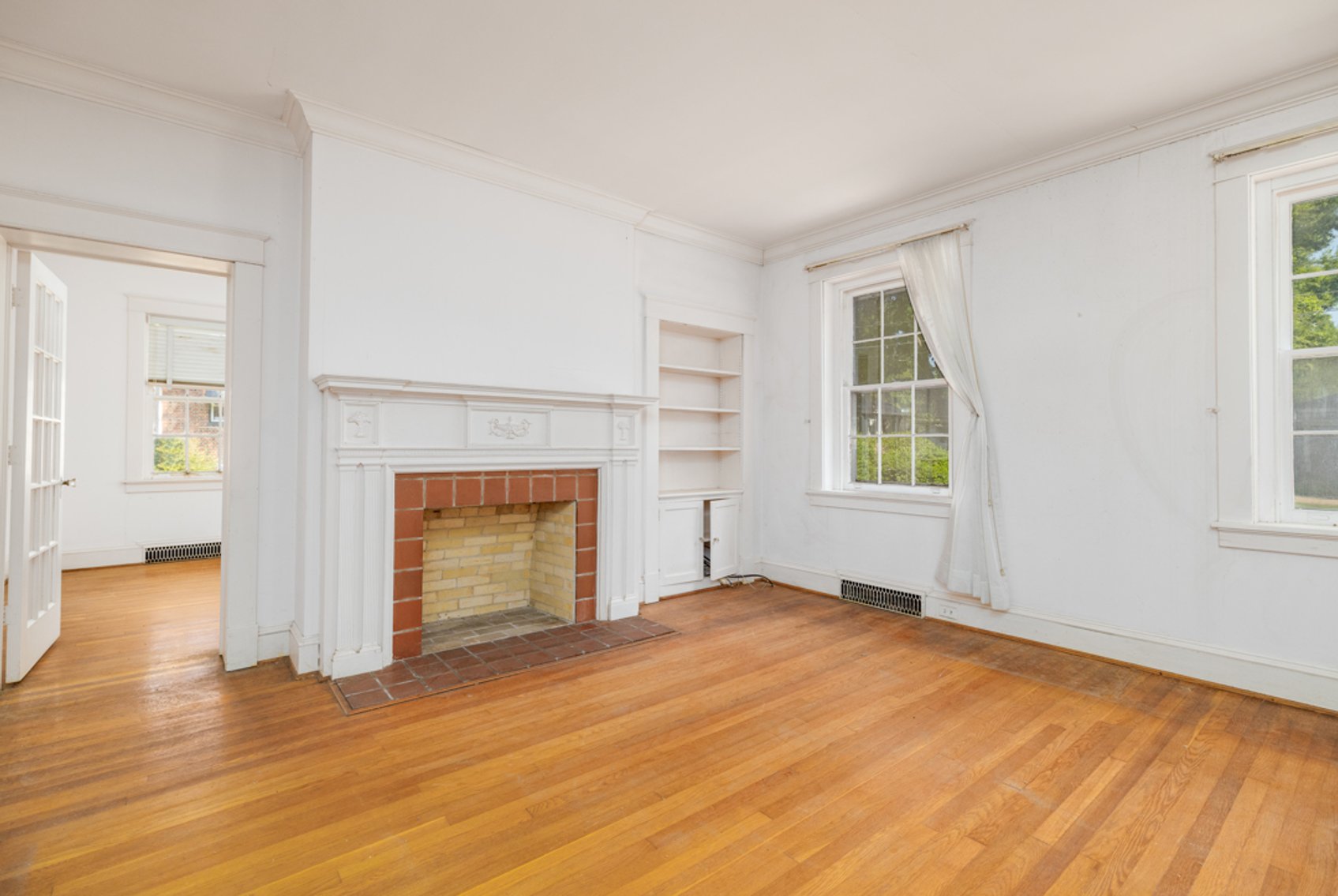 Image for Stately 6 BR/2 BA Solid Brick Home w/Large 4 Bay Garage on 1.69 +/- Acres in Mecklenburg County, VA--SELLING to the HIGHEST BIDDER via ONLINE ONLY BIDDING!!