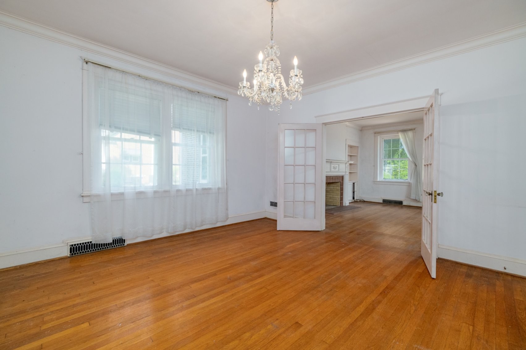 Image for Stately 6 BR/2 BA Solid Brick Home w/Large 4 Bay Garage on 1.69 +/- Acres in Mecklenburg County, VA--SELLING to the HIGHEST BIDDER via ONLINE ONLY BIDDING!!