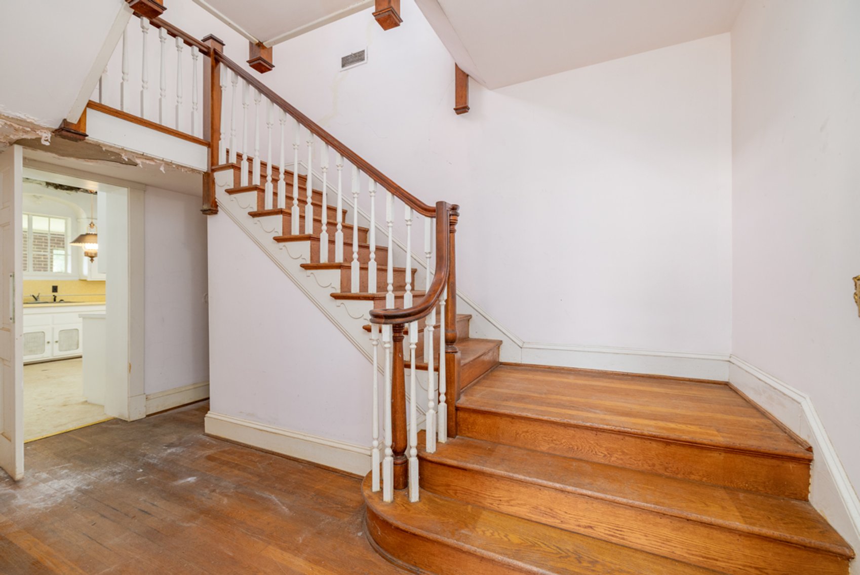 Image for Stately 6 BR/2 BA Solid Brick Home w/Large 4 Bay Garage on 1.69 +/- Acres in Mecklenburg County, VA--SELLING to the HIGHEST BIDDER via ONLINE ONLY BIDDING!!