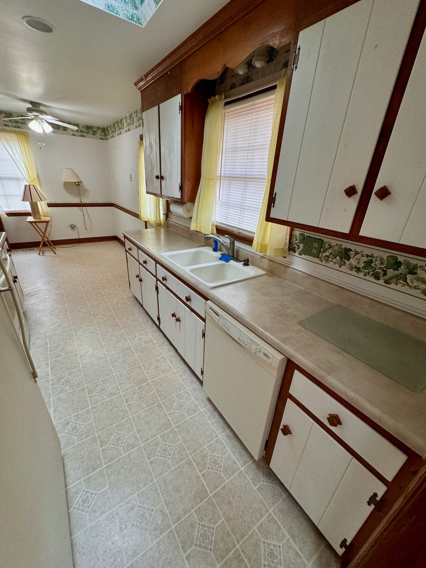 Image for 3 BR/2 BA Lake Front Home w/Detached Garage/Shop on .5 +/- Acre Lot in the Old Creek Neighborhood of Tappahannock, VA--ONLINE ONLY BIDDING!!