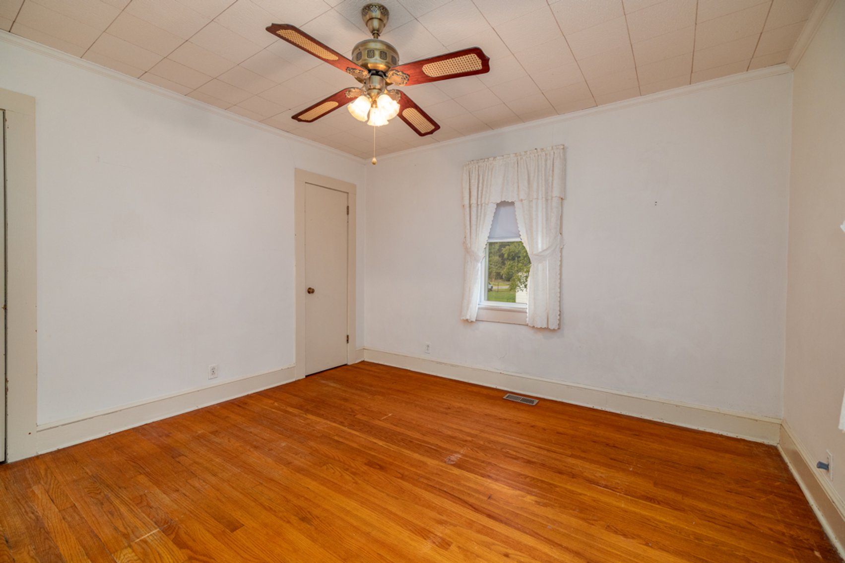 Image for 4 BR/2.5 BA Brick Home w/Basement on Large Corner Lot in the Town of Victoria, VA--ONLINE ONLY BIDDING!!