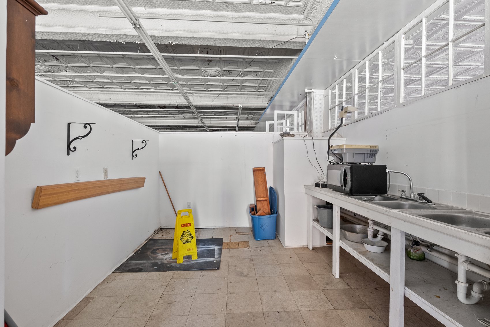 Image for HIGH BID HAS BEEN SUBMITTED FOR BANK APPROVAL: Large Commercial 2 Story Building in Downtown Historic Appomattox, VA--ONLINE ONLY BIDDING