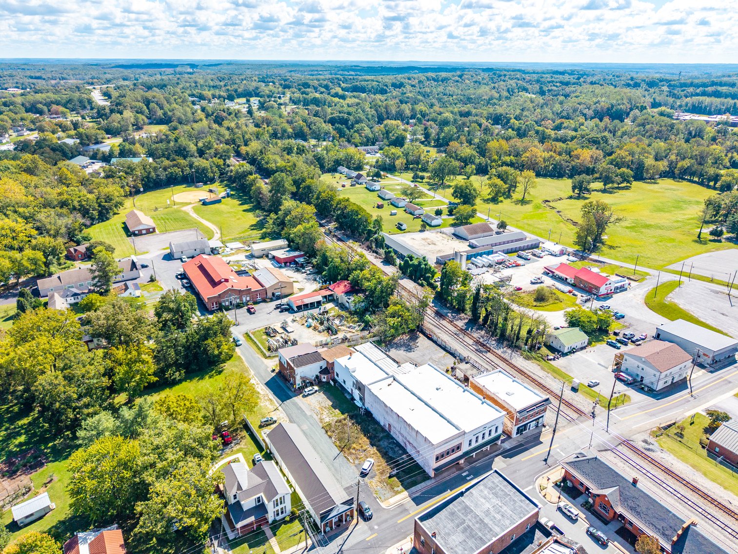 Image for HIGH BID HAS BEEN SUBMITTED FOR BANK APPROVAL: Large Commercial 2 Story Building in Downtown Historic Appomattox, VA--ONLINE ONLY BIDDING