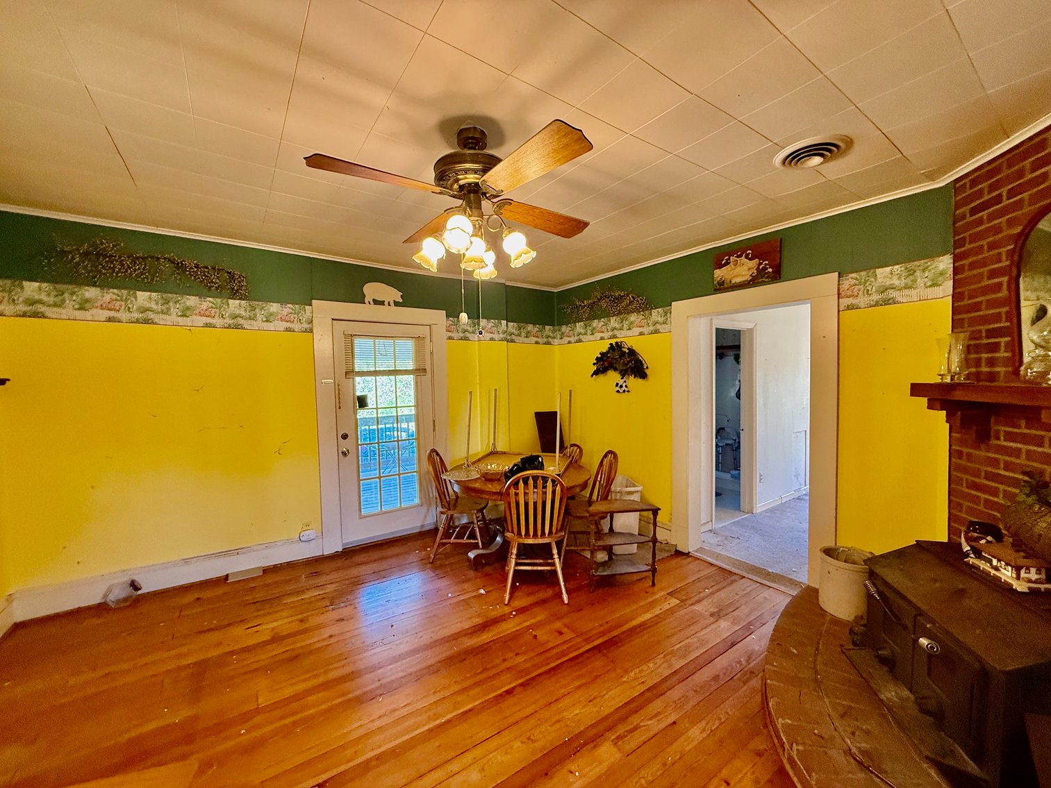 Image for 5 BR/2 BA Home on 1 +/- Acre Lot in The Town of Gordonsville, VA--ONLINE ONLY BIDDING!!