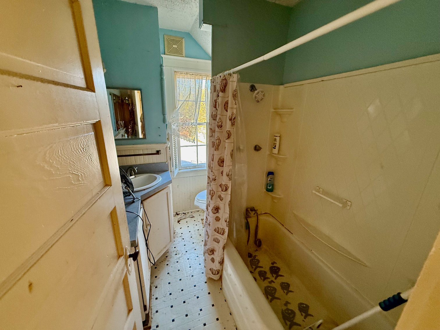 Image for 5 BR/2 BA Home on 1 +/- Acre Lot in The Town of Gordonsville, VA--ONLINE ONLY BIDDING!!