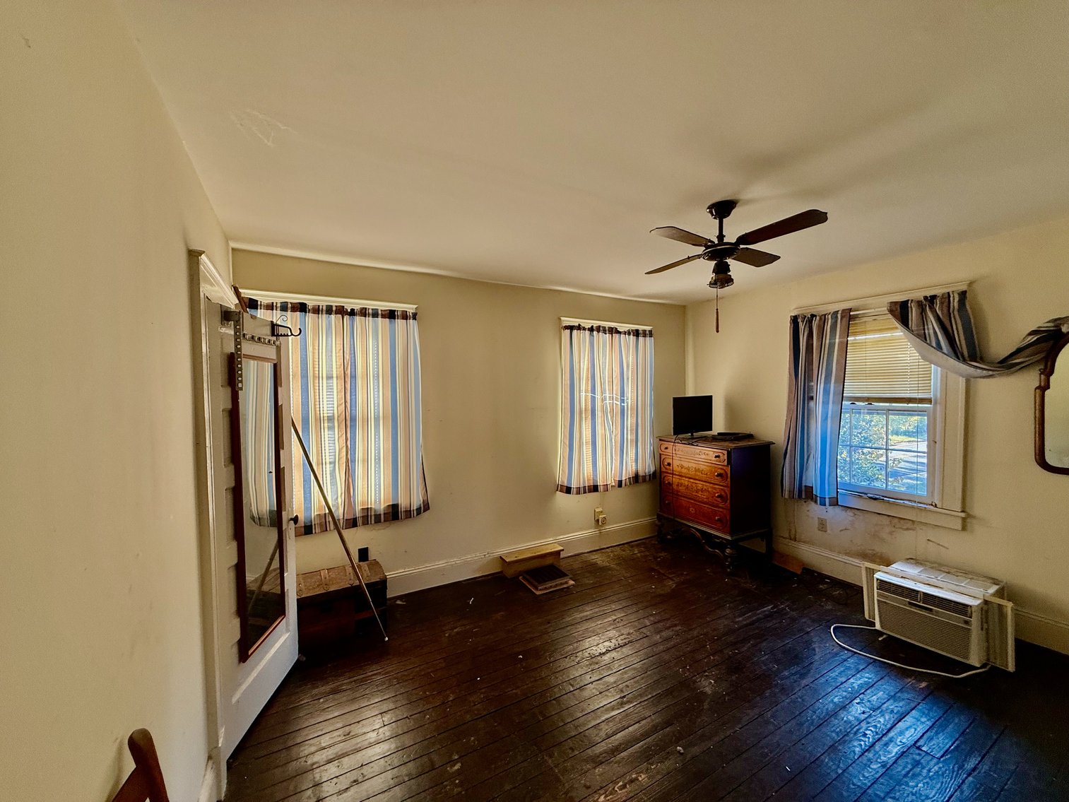 Image for 5 BR/2 BA Home on 1 +/- Acre Lot in The Town of Gordonsville, VA--ONLINE ONLY BIDDING!!