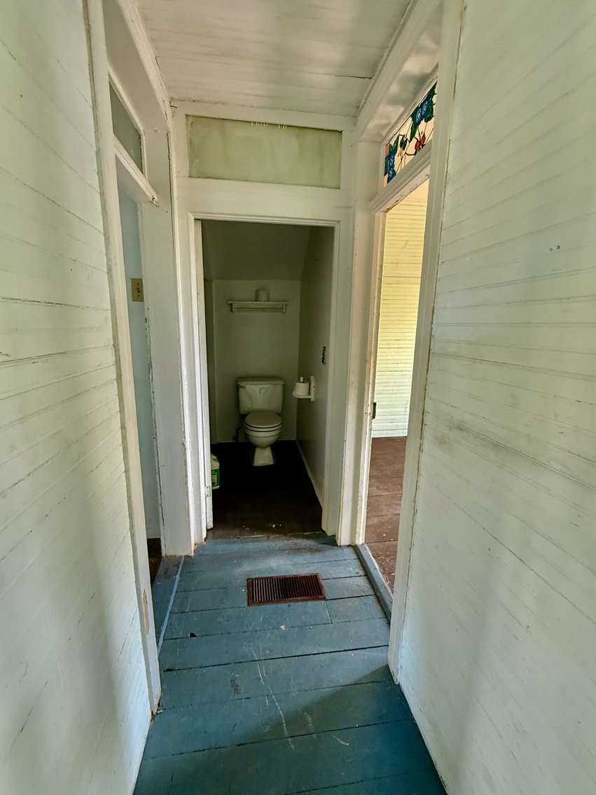 Image for 4 BR/2 BA Home Nestled Between Monroe Bay & The Potomac River in Downtown Colonial Beach, VA--SELLING to the HIGHEST BIDDER via ONLINE ONLY BIDDING!!