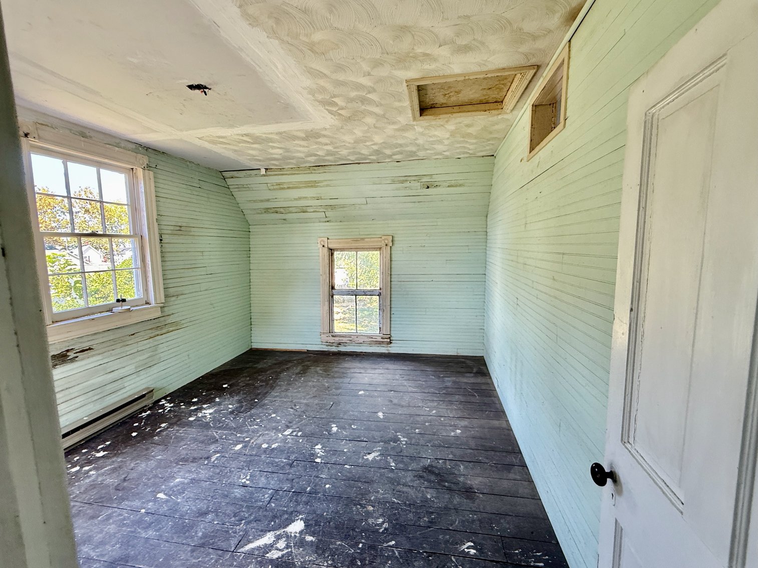 Image for 4 BR/2 BA Home Nestled Between Monroe Bay & The Potomac River in Downtown Colonial Beach, VA--SELLING to the HIGHEST BIDDER via ONLINE ONLY BIDDING!!