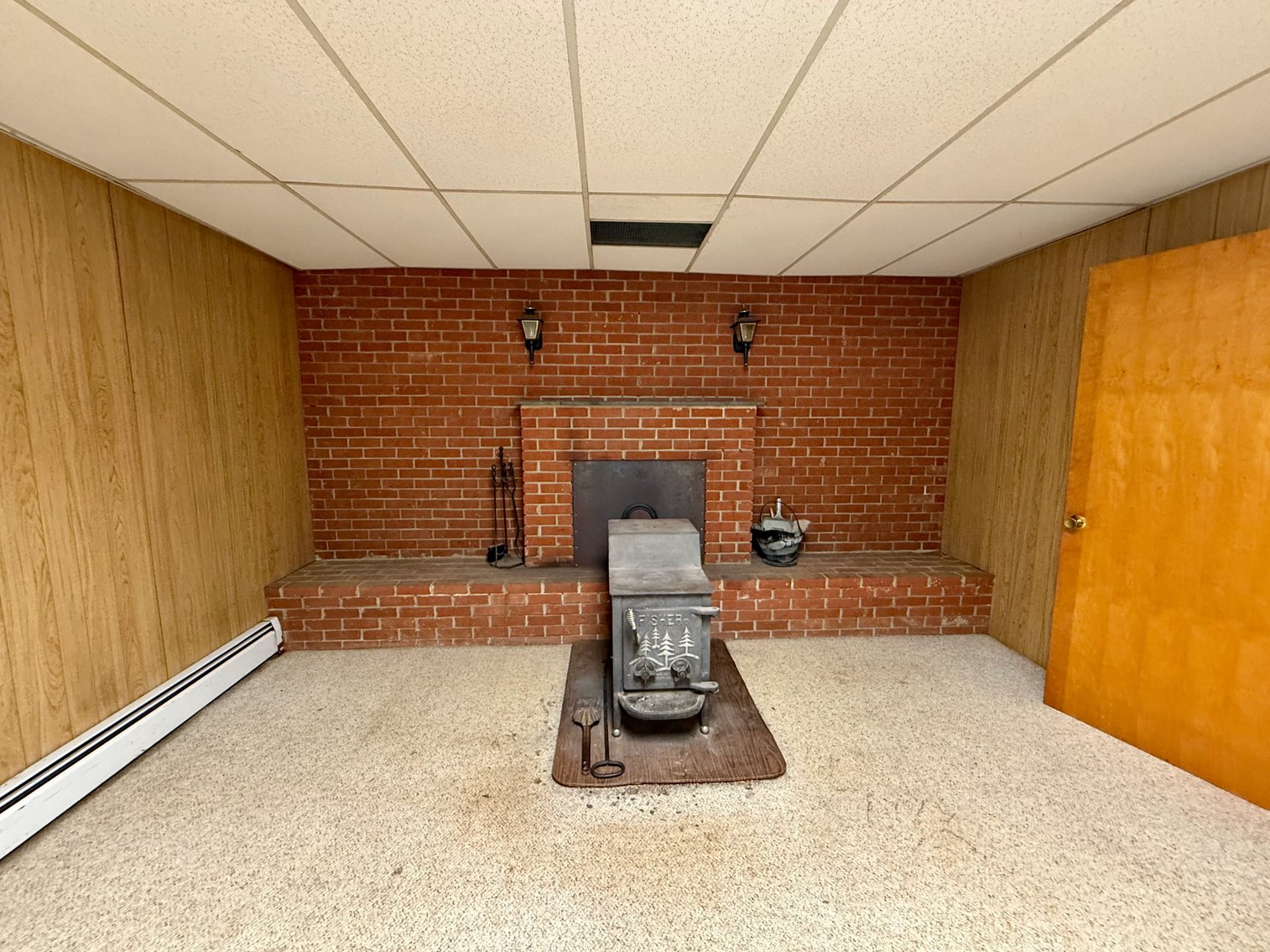 Image for 3 BR/2 BA Brick Home w/Basement Fronting Pond & Views of Mattox Creek in Colonial Beach, VA--SELLING to the HIGHEST BIDDER!!