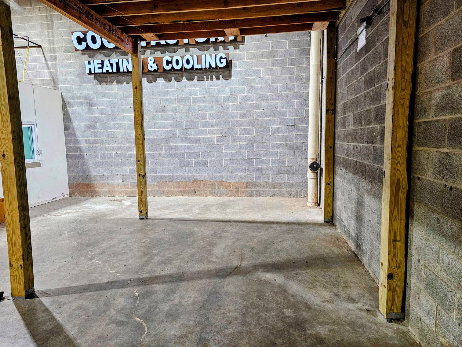 Image for Public Auction | 3,772± SF Industrial Condominium with Two Levels | Dock Door | Office Spaces | 45681 Oakbrook Court - Suite 101 | Sterling, VA